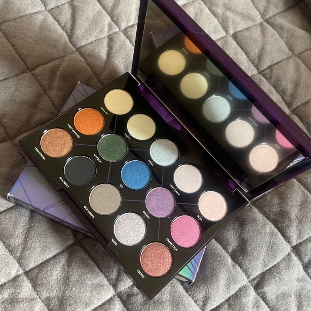 Urban Decay Distortion Eyeshadow Palette